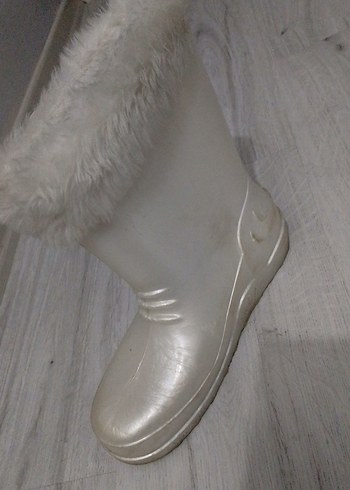 Kız Çocuk Beyaz Kürklü Bot - Görsel 2