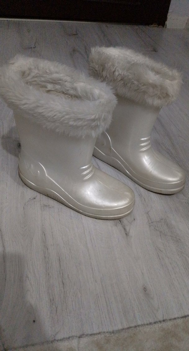 Kız Çocuk Beyaz Kürklü Bot - Görsel 4