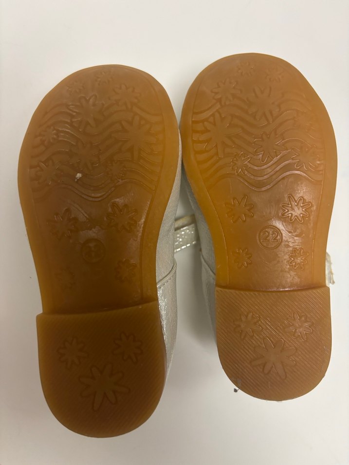 Kız Çocuk Gümüş Tokalı Babet Ayakkabı - Görsel 3