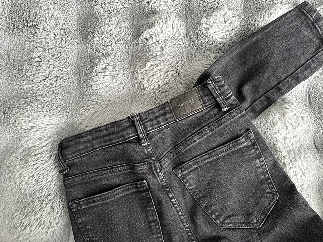 34 Beden siyah Renk bershka jean pantolon