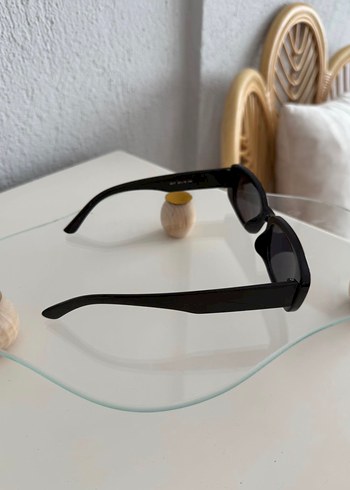 Kadın Siyah Minimalist Dikdörtgen Güneş Gözlüğü - Görsel 3