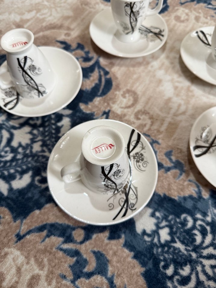 Beyaz ve gri desenli 5'li kahve fincanı seti - Görsel 4