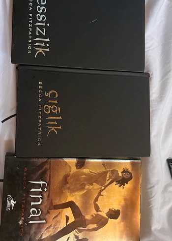 Becca Fitzpatrick Üçlemesi: Final, Essizlik, Çığlık