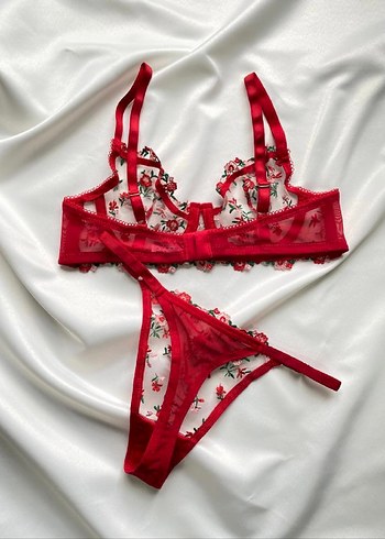 Kırmızı Nakışlı Sütyen Takımı - Görsel 2
