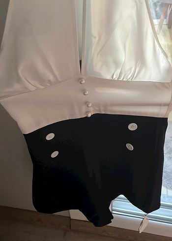 Düğmeli V Yakalı Beyaz Siyah Kadın Tulum - Görsel 2