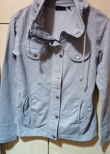 Gri Kapüşonlu Düğmeli swift - Görsel 3