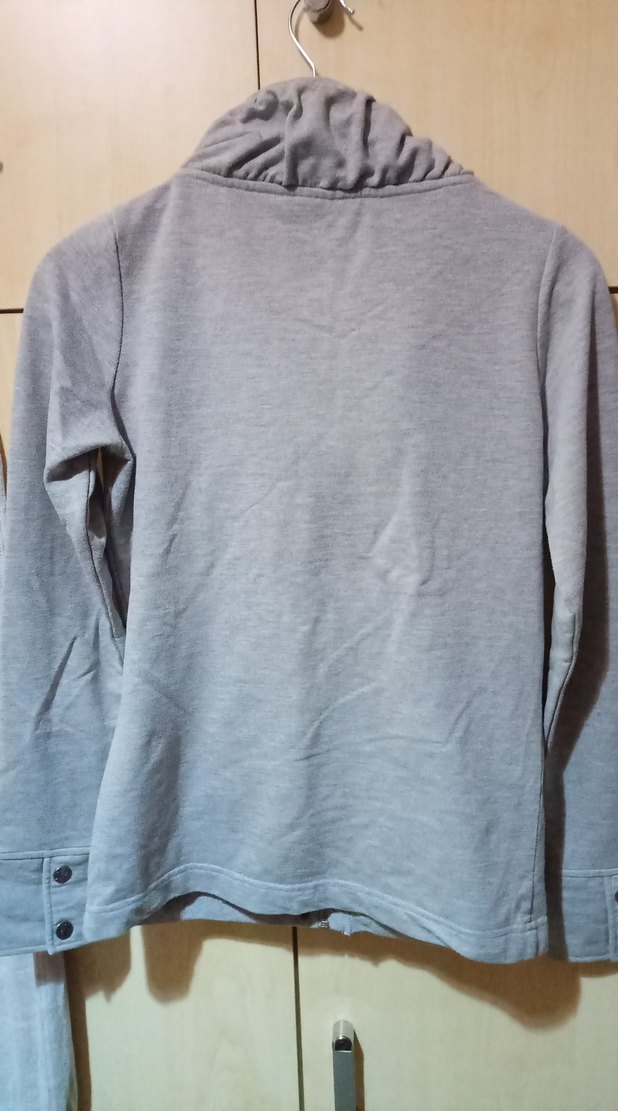 Gri Kapüşonlu Düğmeli swift - Görsel 4