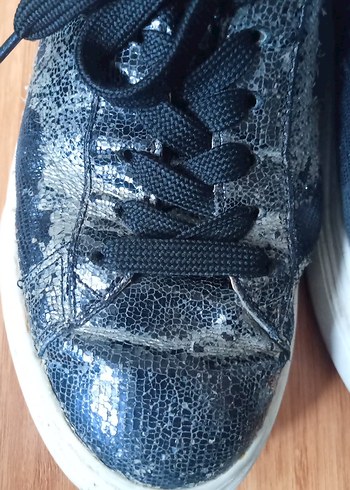 Kadın Gri Yılan Desenli Bağcıklı Spor Ayakkabı - Görsel 2