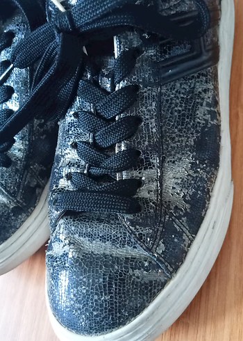 Kadın Gri Yılan Desenli Bağcıklı Spor Ayakkabı - Görsel 5