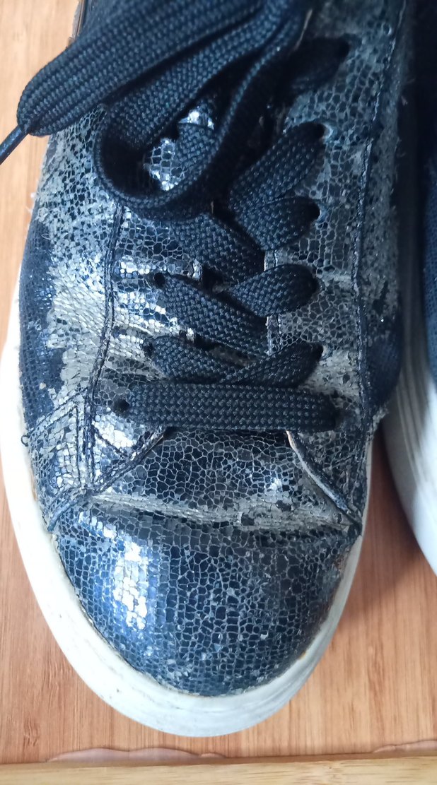 Kadın Gri Yılan Desenli Bağcıklı Spor Ayakkabı - Görsel 2