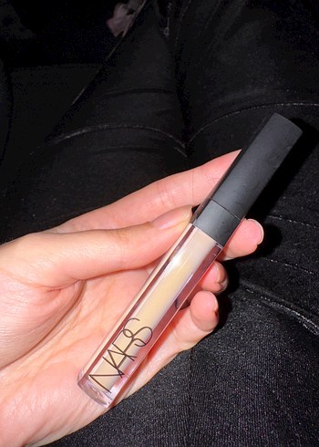 NARS Parlak Bej Kapatıcı ve Aydınlatıcı