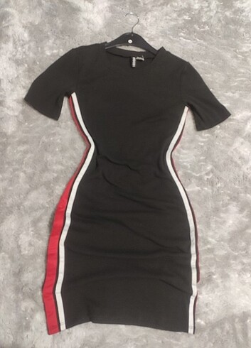 H&M h&m şeritli kırmızı siyah elbise yeni