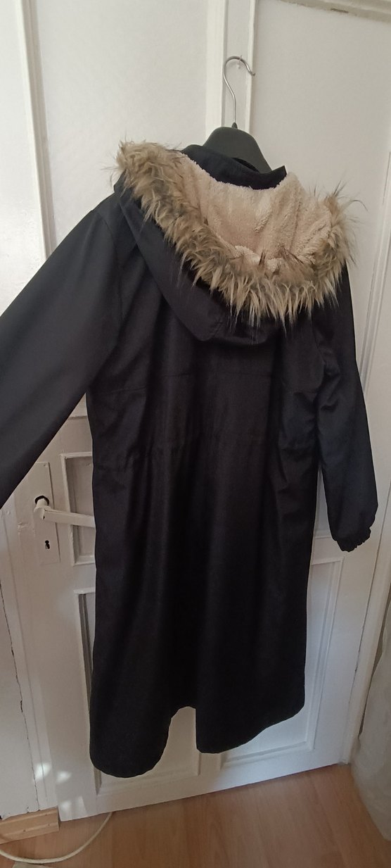 Siyah Kürklü Kadın Uzun Parka - Görsel 4