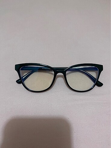 Cat eye gözlük kullanılmadı