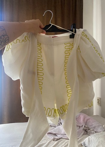 QUZU Marka Nakışlı Beyaz Kadın Şort Bluz Takım - Görsel 7