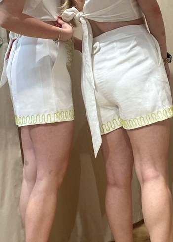 QUZU Marka Nakışlı Beyaz Kadın Şort Bluz Takım - Görsel 4