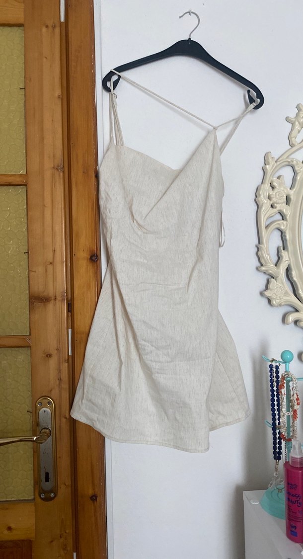 Stradivarius Bej Drapeli mini yırtmaçlı Kısa Elbise - Görsel 4