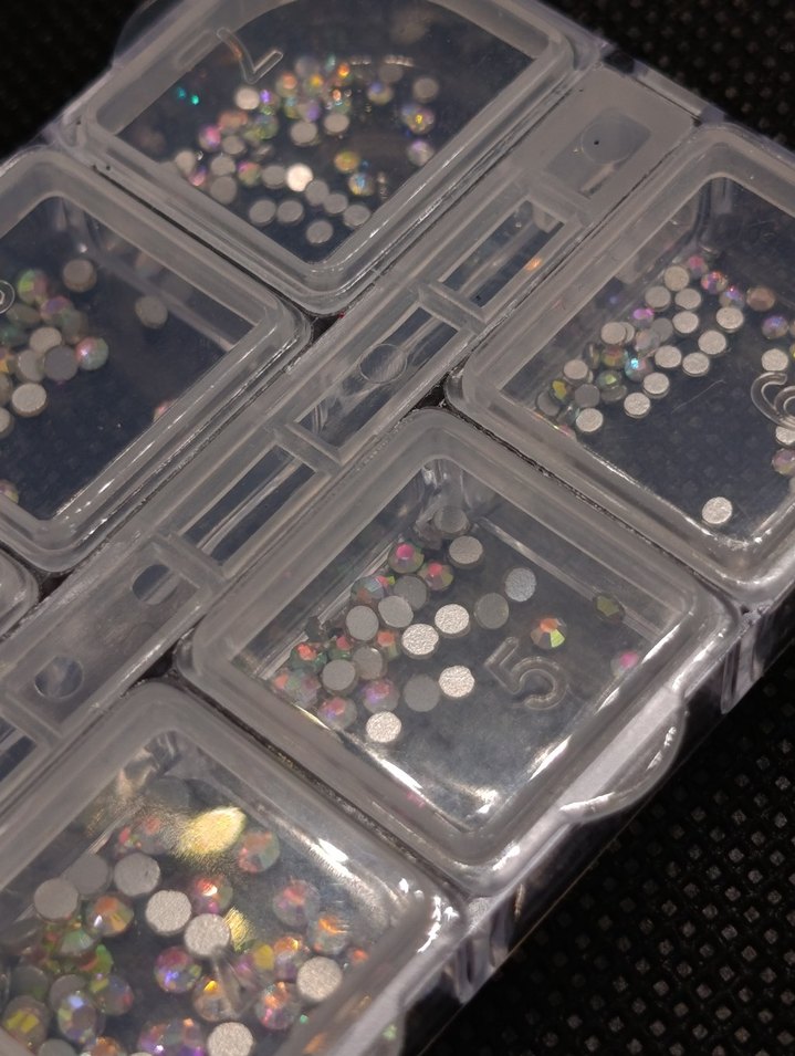 Swarovski Parlak Çok Renkli Tırnak Süslemeleri - Görsel 3