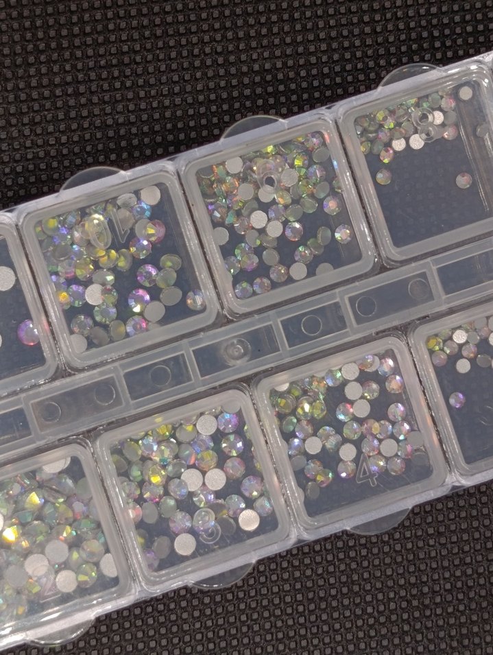 Swarovski Parlak Çok Renkli Tırnak Süslemeleri - Görsel 4