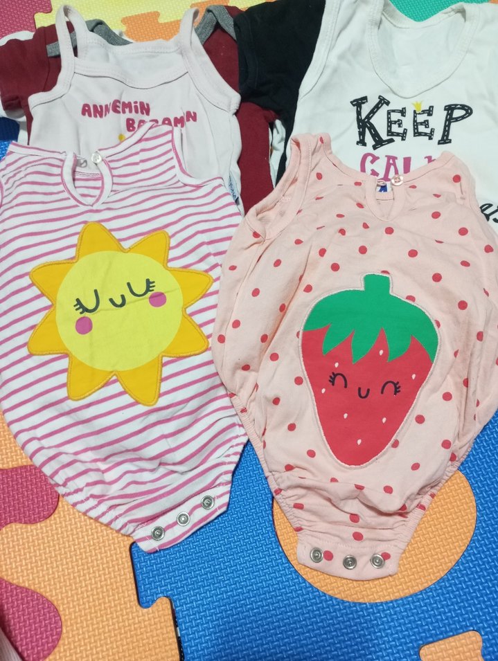 Düğmeli Beyaz Bebek Kolsuz Body - Görsel 5