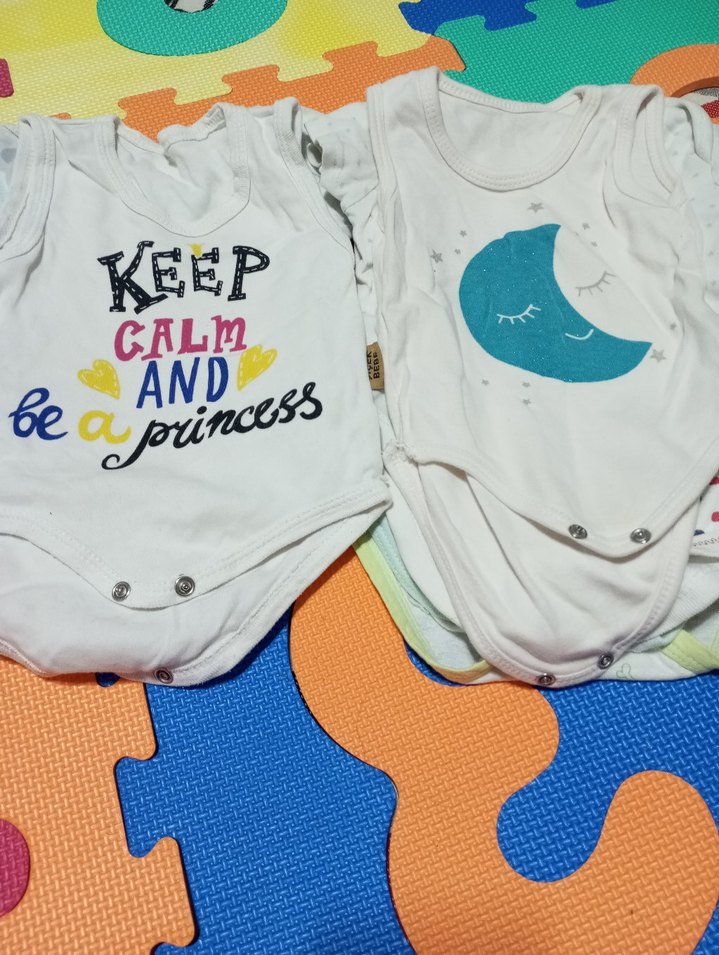 Düğmeli Beyaz Bebek Kolsuz Body - Görsel 2