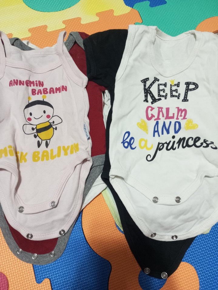 Düğmeli Beyaz Bebek Kolsuz Body - Görsel 4