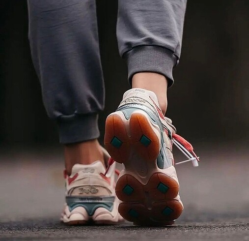 37 Beden New Balance 9060