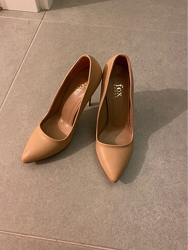 Nude yüksek topuklu stiletto