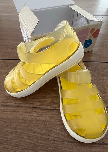 23 Beden Igor Star Bebek Sarı Sandalet Velcro