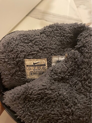 37 Beden Nike bot
