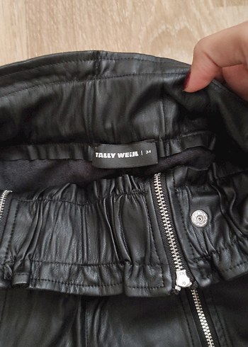 Deri Siyah Mini Şort - Görsel 4