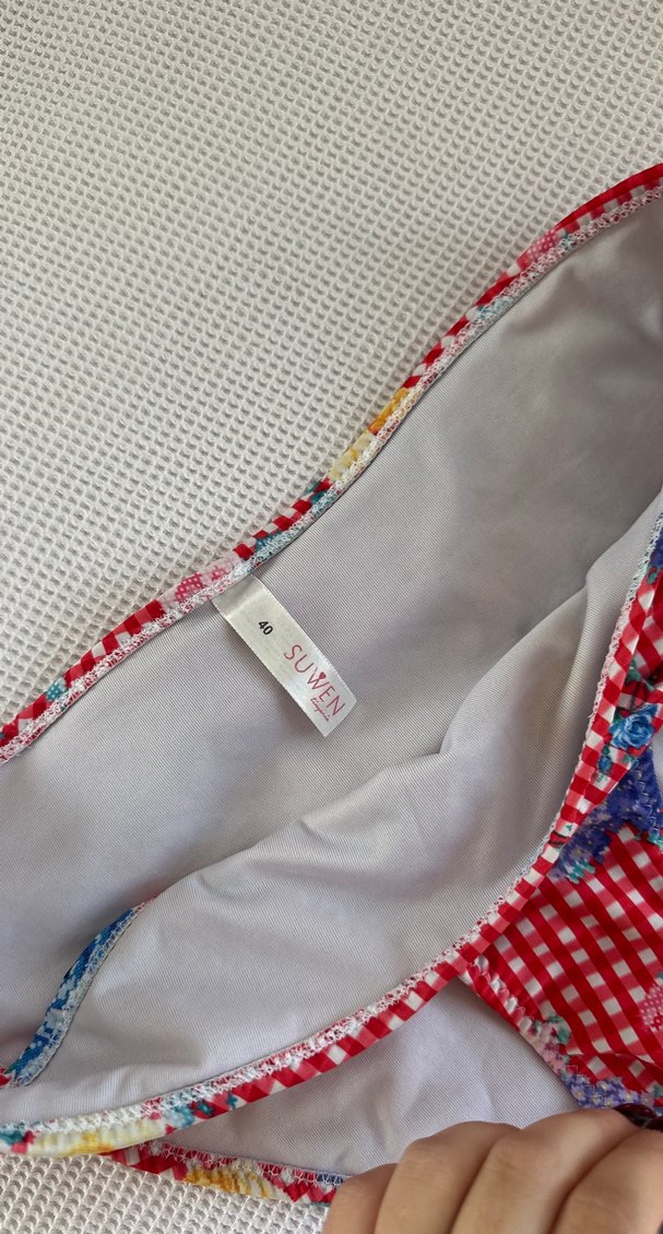 Çiçek Desenli Kırmızı Volanlı Bikini Altı - Görsel 2