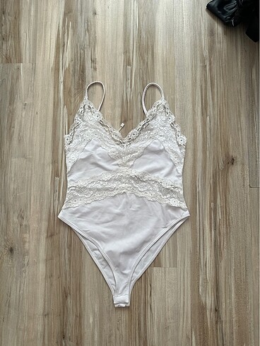 Zara dantelli beyaz body