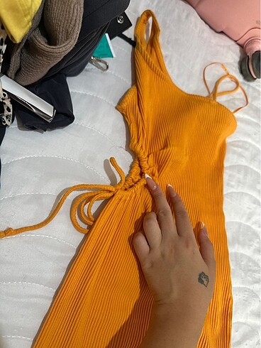 xs Beden Bershka turuncu beli pencere detaylı elbise