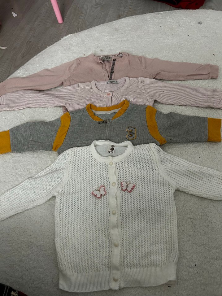 Nakışlı Gri Kız Triko Hırka - Görsel 2