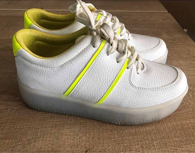 Butigo beyaz spor ayakkabı