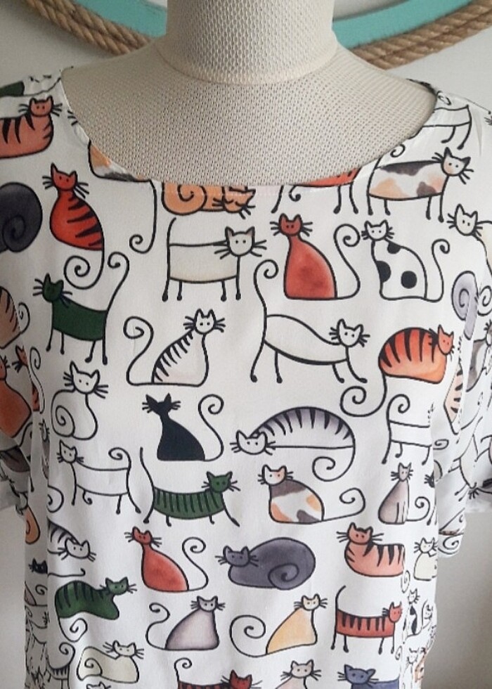 Kedi Desenli İpek Bluz - Görsel 2