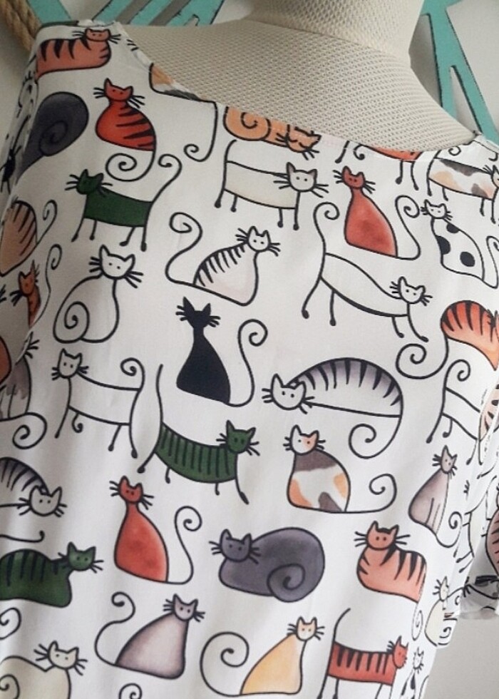 Kedi Desenli İpek Bluz - Görsel 5