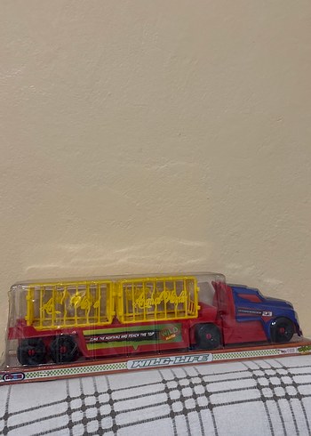 Renkli Oyuncak Kamyon ve Kafes Seti