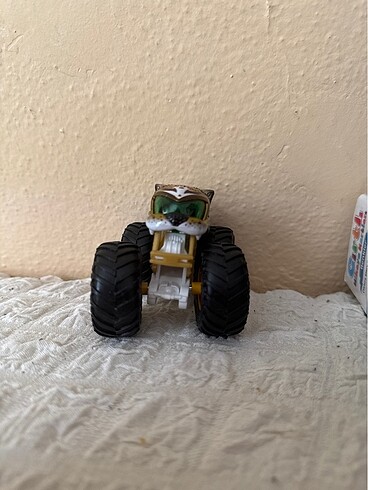  HOT WHEELS Monster truck -Scratch Attack