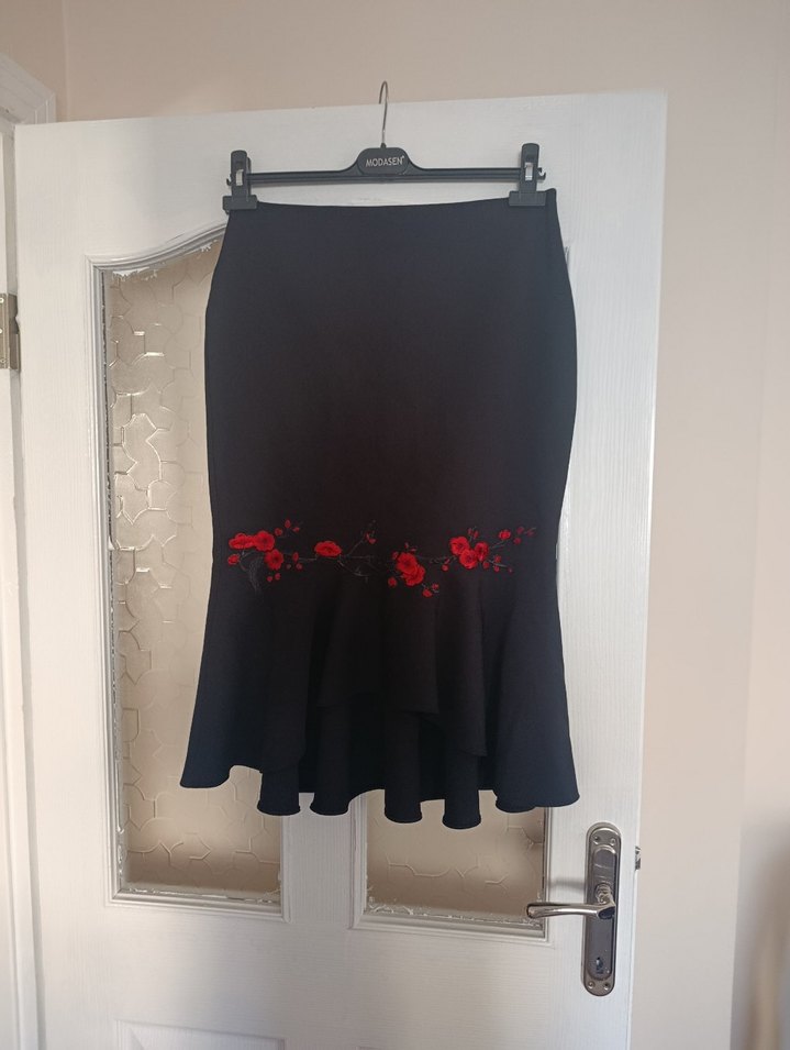 Nakışlı Fırfırlı Siyah Midi Etek - Görsel 2