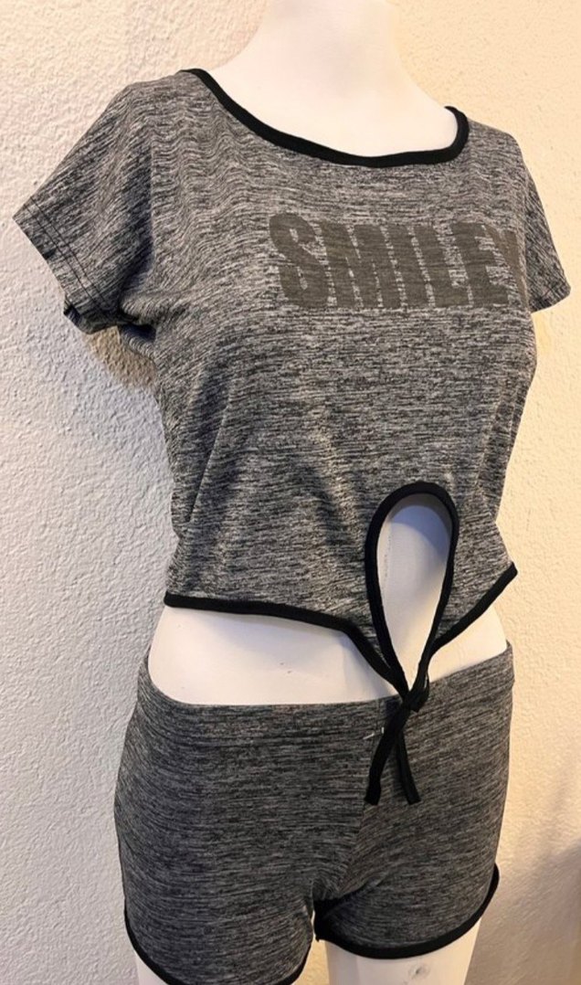 Gri Kısa Kollu Bağlamalı Spor Üst ve şort takım - Görsel 2