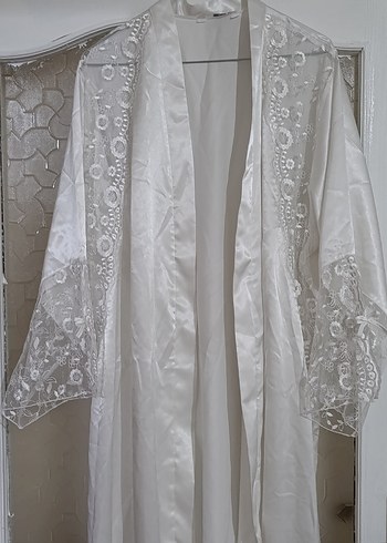 Nakışlı Beyaz Kadın Uzun Kollu Sabahlık - Görsel 2