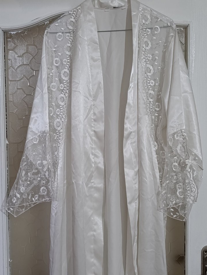 Nakışlı Beyaz Kadın Uzun Kollu Sabahlık - Görsel 2