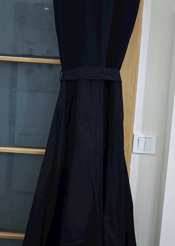 Siyah Kemerli Uzun Halter Yaka Elbise - Görsel 2