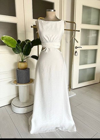 Minimalist Beyaz Uzun Elbise