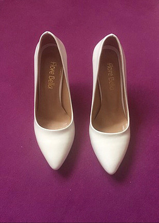Kırık beyaz stiletto ayakkabı 