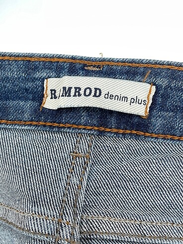26 Beden mavi Renk PreLoved Jean / Kot %70 İndirimli.