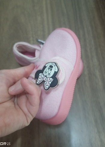 Kız Çocuk Pembe Kaydırmaz Terlik Minnie Desenli - Görsel 4