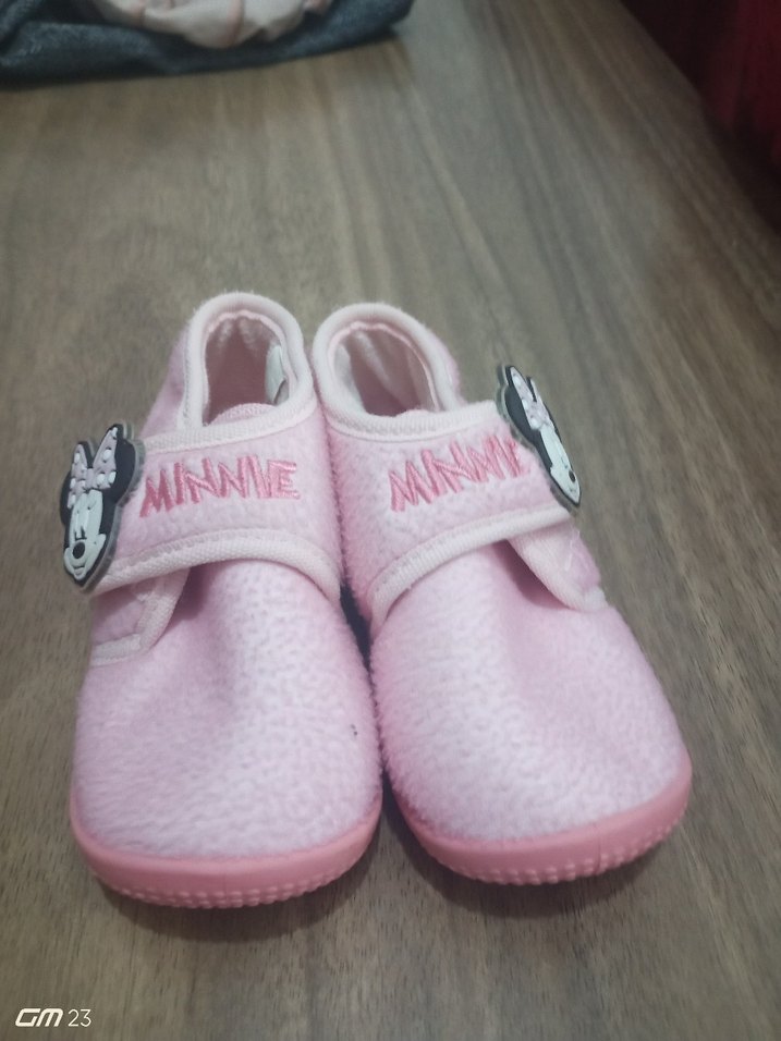 Kız Çocuk Pembe Kaydırmaz Terlik Minnie Desenli - Görsel 2